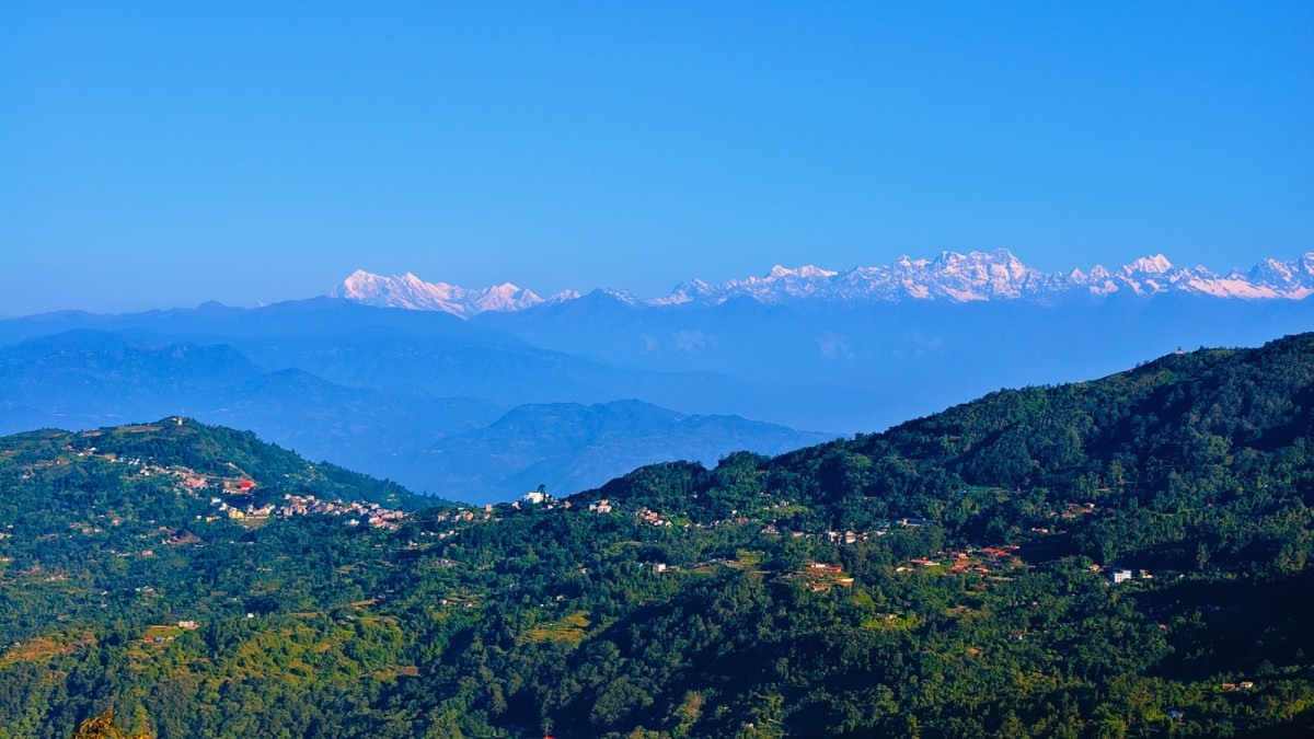 हिलेबाट देखिएको सौन्दर्य (फोटो फिचर)